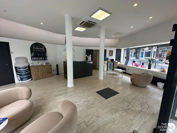 Locaux commerciaux - À louer - 110 m² - VALENCIENNES | The Door Man