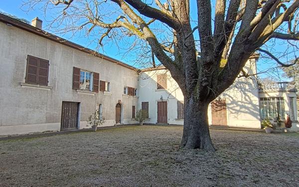 Maison à vendre    2 pièces • 600 m2 Saint-Genis-Laval