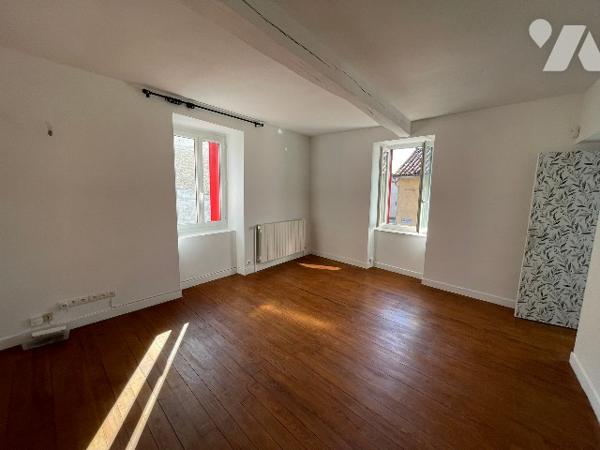 MIELAN (32) Charmante maison de village sur cour, proche tous commerces/commodités.