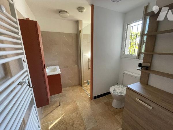 MIELAN (32) Charmante maison de village sur cour, proche tous commerces/commodités.