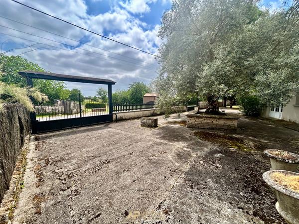 Belle opportunité à double destination Mérignac (16) 226 800 € **  - Référence  FB715E
