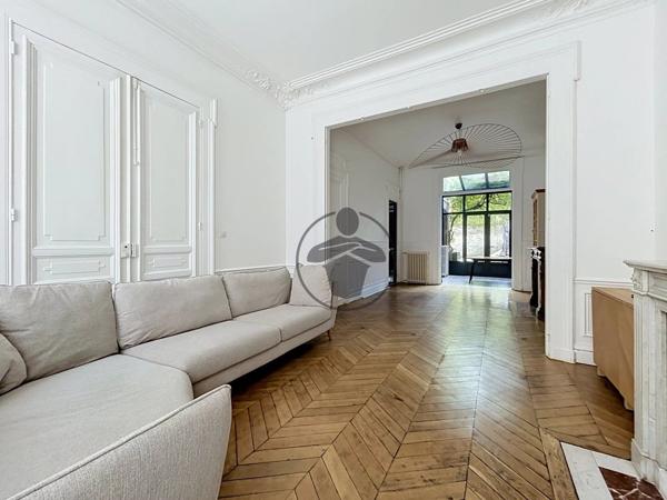 Location                                                      Maison
                        
                     7 pièces                      202 m2                     à Saint-Quentin