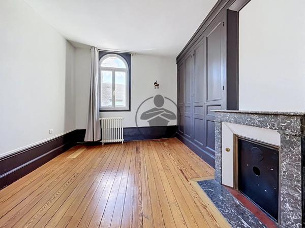 Location                                                      Maison
                        
                     7 pièces                      202 m2                     à Saint-Quentin