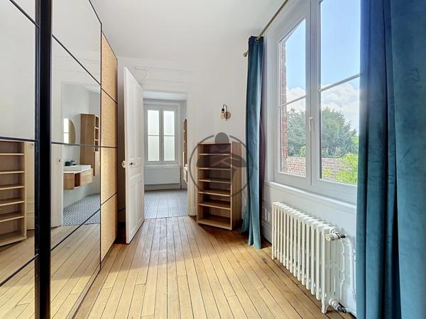 Location                                                      Maison
                        
                     7 pièces                      202 m2                     à Saint-Quentin