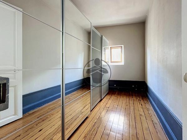 Location                                                      Maison
                        
                     7 pièces                      202 m2                     à Saint-Quentin