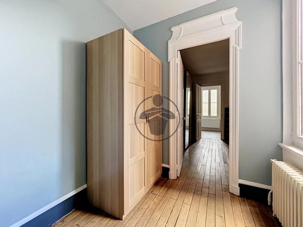 Location                                                      Maison
                        
                     7 pièces                      202 m2                     à Saint-Quentin