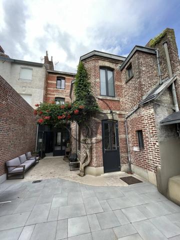 Location                                                      Maison
                        
                     7 pièces                      202 m2                     à Saint-Quentin