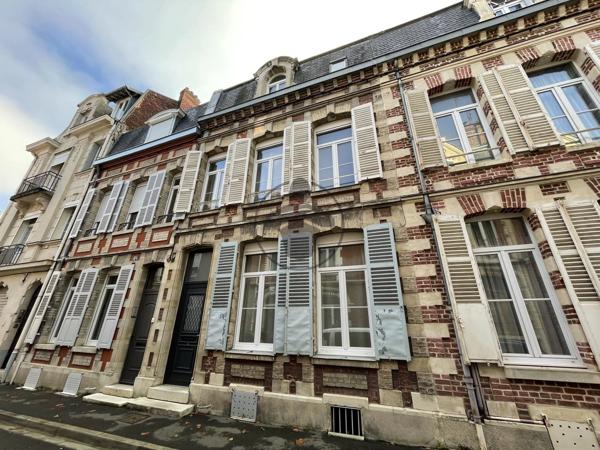 Location                                                      Maison
                        
                     7 pièces                      202 m2                     à Saint-Quentin