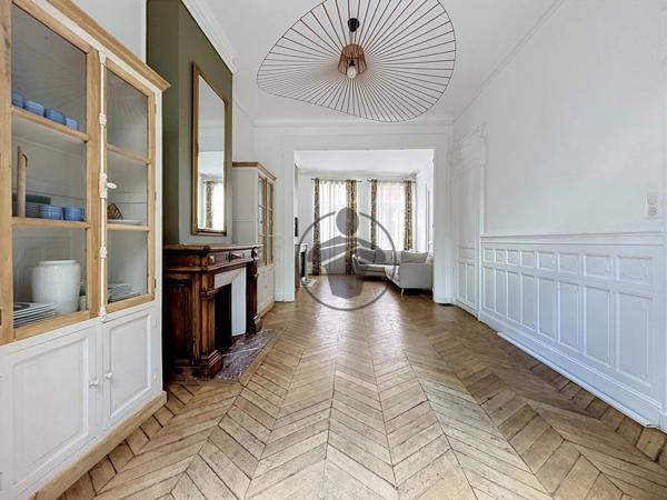 Location                                                      Maison
                        
                     7 pièces                      202 m2                     à Saint-Quentin