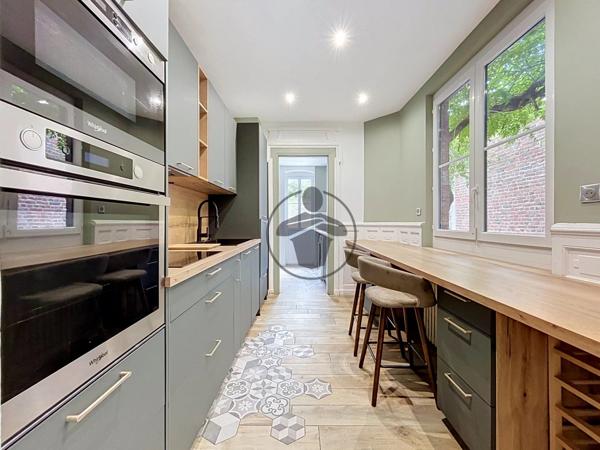 Location                                                      Maison
                        
                     7 pièces                      202 m2                     à Saint-Quentin