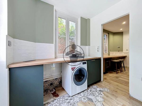 Location                                                      Maison
                        
                     7 pièces                      202 m2                     à Saint-Quentin