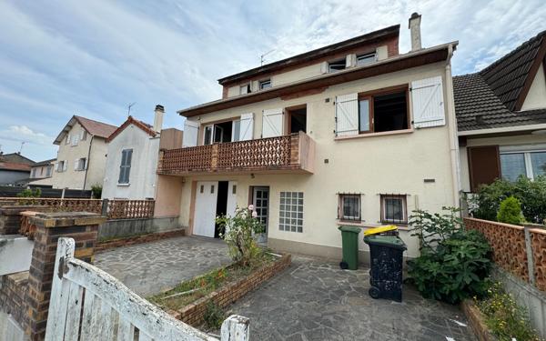 Maison à vendre    6 pièces • 210 m2 Le Blanc-Mesnil