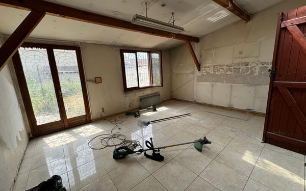 Maison à vendre    6 pièces • 210 m2 Le Blanc-Mesnil