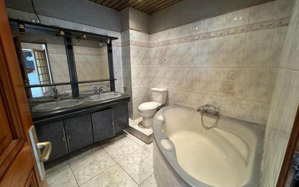 Maison à vendre    6 pièces • 210 m2 Le Blanc-Mesnil