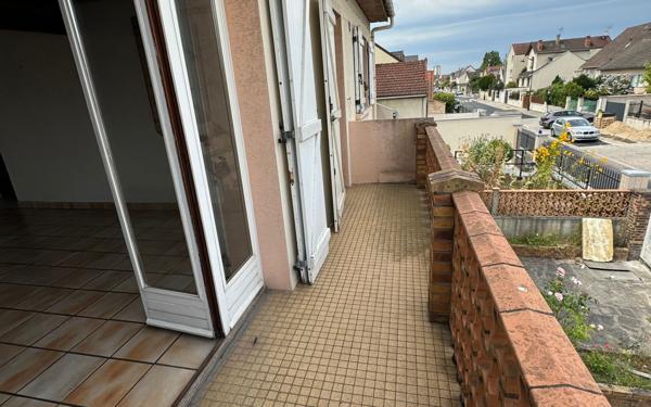 Maison à vendre    6 pièces • 210 m2 Le Blanc-Mesnil