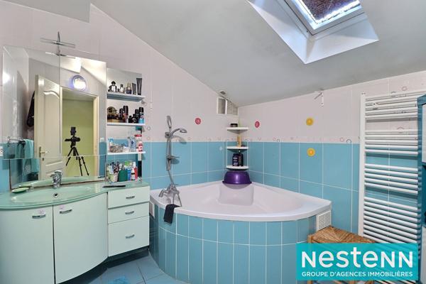 À 5 minutes à pied du métro Gratte-Ciel ? Maison familiale T5 de 123 m² avec cour privative à Villeurbanne