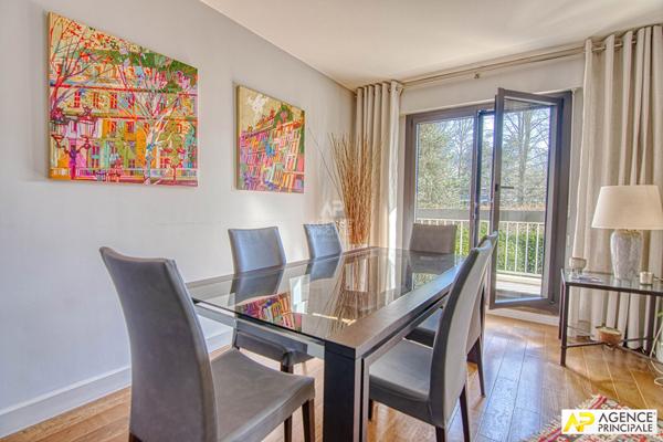 Versailles Glatigny Appartement 5 pièces 110 m² avec chambre attenante de 16m² situé au 1er étage avec ascenseur, balcon plein sud, 2 caves et une place de parking €750 000 ** - Référence 27252