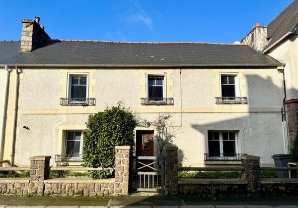 CHATELAUDREN centre, Maison à rénover