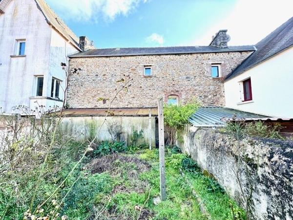 CHATELAUDREN centre, Maison à rénover