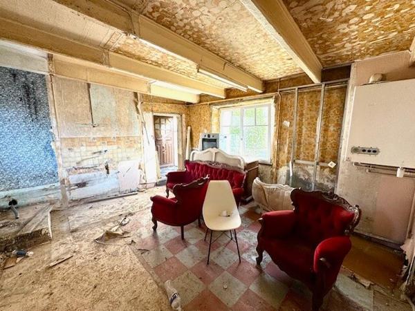 CHATELAUDREN centre, Maison à rénover