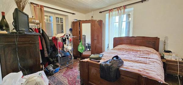 Maison mitoyenne de 130 m² à Cénac-et-Saint-Julien sur 1193 m² de terrain.