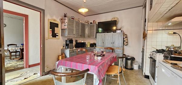 Maison mitoyenne de 130 m² à Cénac-et-Saint-Julien sur 1193 m² de terrain.