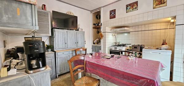 Maison mitoyenne de 130 m² à Cénac-et-Saint-Julien sur 1193 m² de terrain.