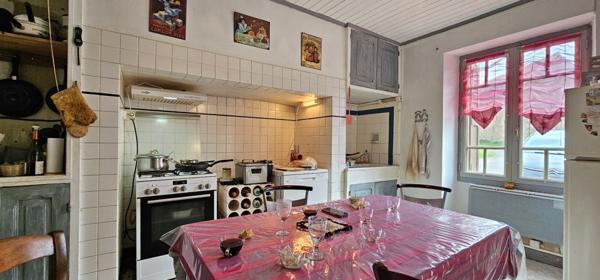 Maison mitoyenne de 130 m² à Cénac-et-Saint-Julien sur 1193 m² de terrain.