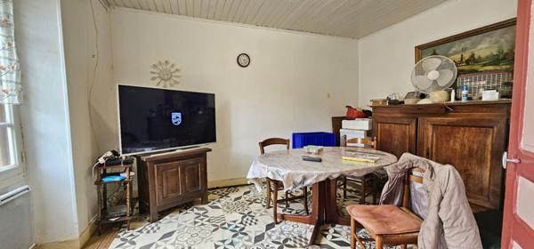 Maison mitoyenne de 130 m² à Cénac-et-Saint-Julien sur 1193 m² de terrain.