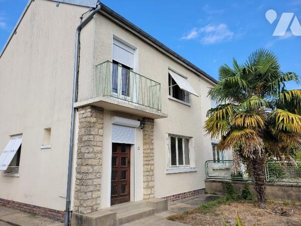 MAISON DEUX CHAMBRES GARAGE JARDIN