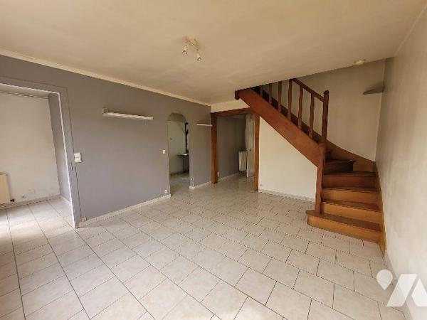 MAISON DEUX CHAMBRES GARAGE JARDIN