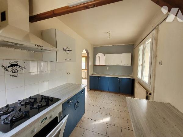MAISON DEUX CHAMBRES GARAGE JARDIN
