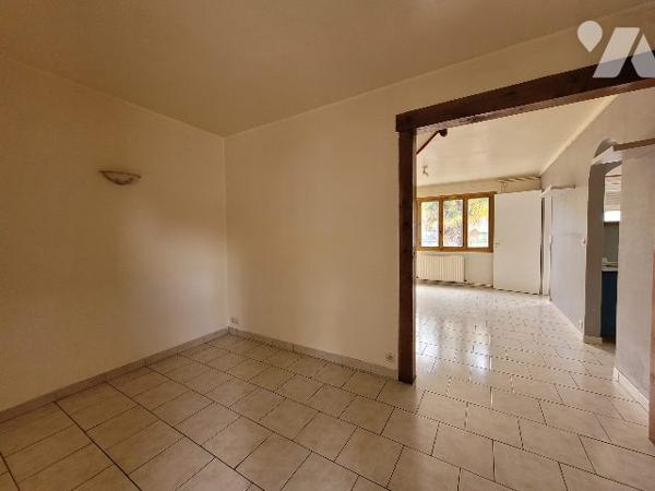 MAISON DEUX CHAMBRES GARAGE JARDIN