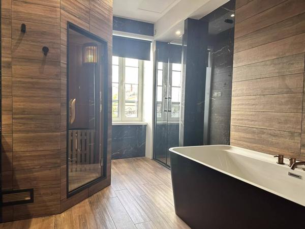 PROPRIÉTÉ DE CARACTÈRE À DOMPIERRE SUR MER.