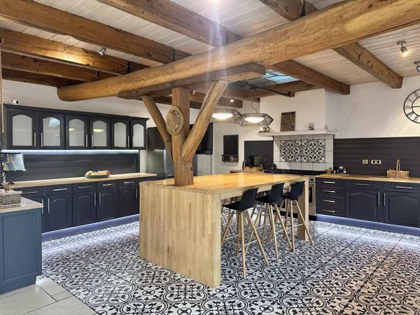 PROPRIÉTÉ DE CARACTÈRE À DOMPIERRE SUR MER.