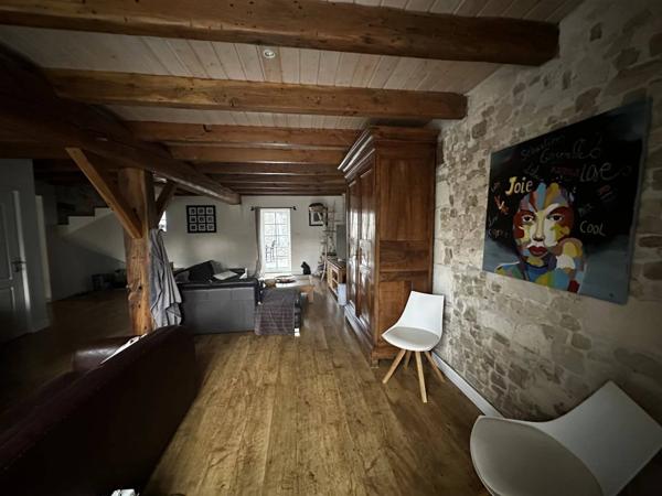 PROPRIÉTÉ DE CARACTÈRE À DOMPIERRE SUR MER.