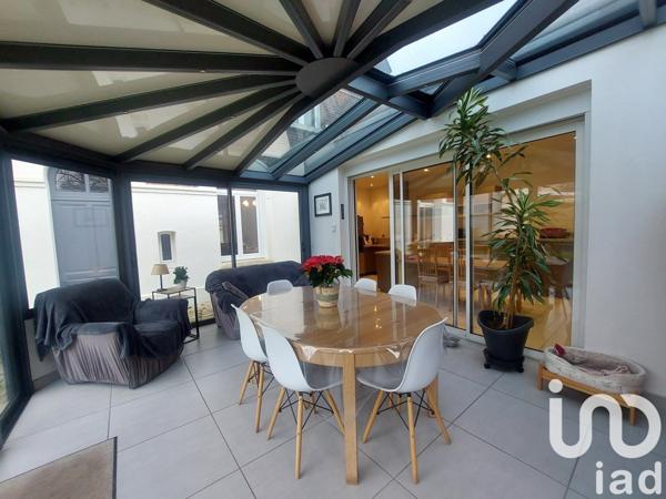 Maison 8 pièces de 221 m² à Roisel (80240)