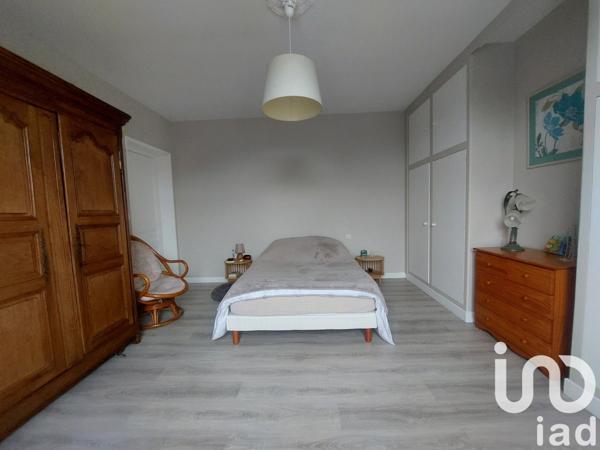 Maison 8 pièces de 221 m² à Roisel (80240)