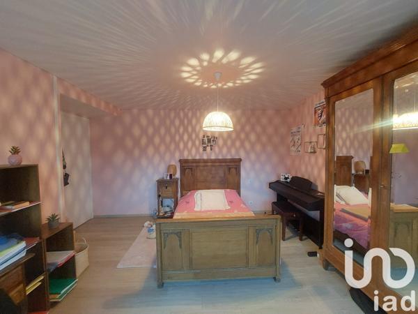 Maison 8 pièces de 221 m² à Roisel (80240)