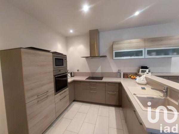 Maison 8 pièces de 221 m² à Roisel (80240)