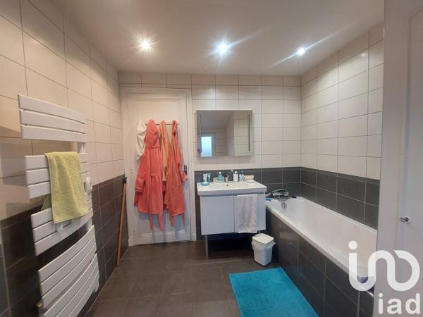 Maison 8 pièces de 221 m² à Roisel (80240)