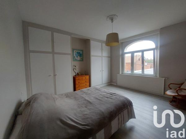 Maison 8 pièces de 221 m² à Roisel (80240)