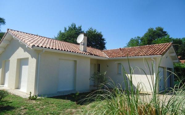 Maison à louer    6 pièces •  Roquefort