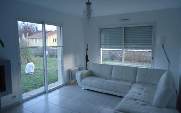 Maison à louer    6 pièces •  Roquefort