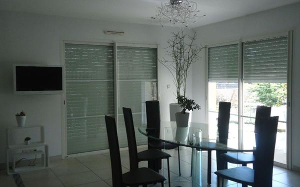 Maison à louer    6 pièces •  Roquefort