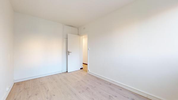 Appartement 3 pièces 48m2 - Metro L7