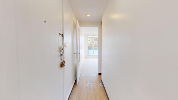 Appartement 3 pièces 48m2 - Metro L7