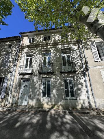 GRANDE MAISON DE VILLE RENOVEE AVEC JARDIN ET DEPENDANCE
