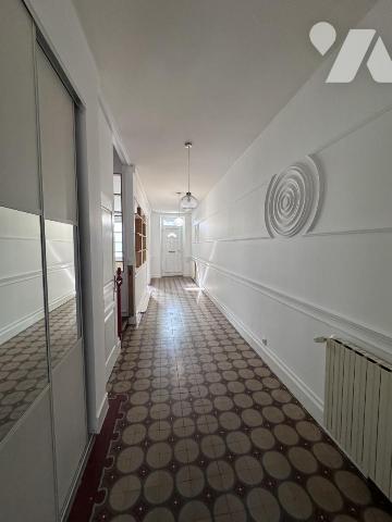 GRANDE MAISON DE VILLE RENOVEE AVEC JARDIN ET DEPENDANCE