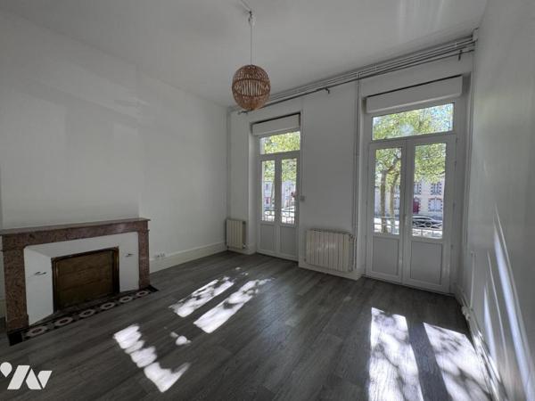 GRANDE MAISON DE VILLE RENOVEE AVEC JARDIN ET DEPENDANCE